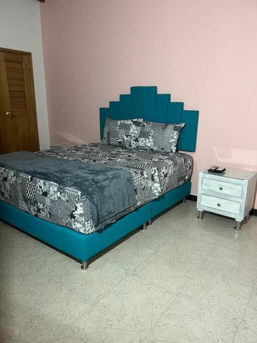 Excellent House (Laureles) Jacuzzi and 6 Rooms
