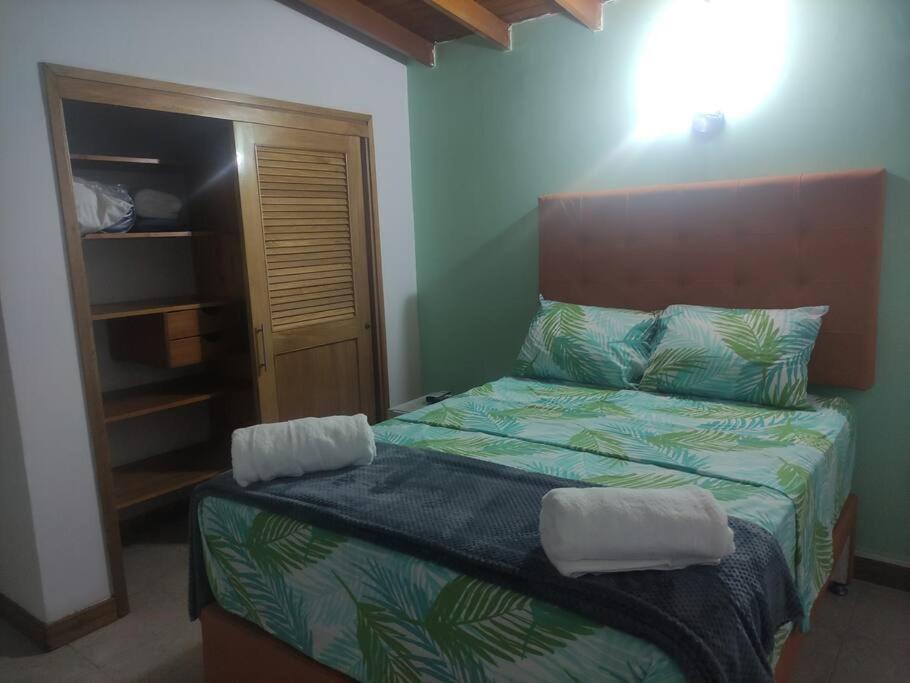Excellent House (Laureles) Jacuzzi and 6 Rooms