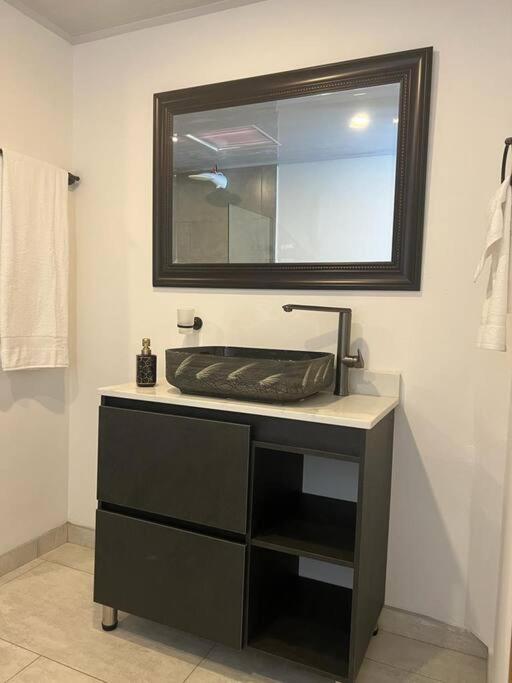 Excellent House (Laureles) Jacuzzi and 6 Rooms