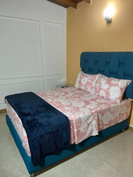 Excellent House (Laureles) Jacuzzi and 6 Rooms