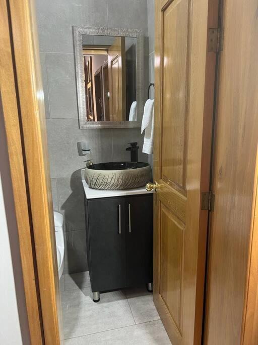Excellent House (Laureles) Jacuzzi and 6 Rooms