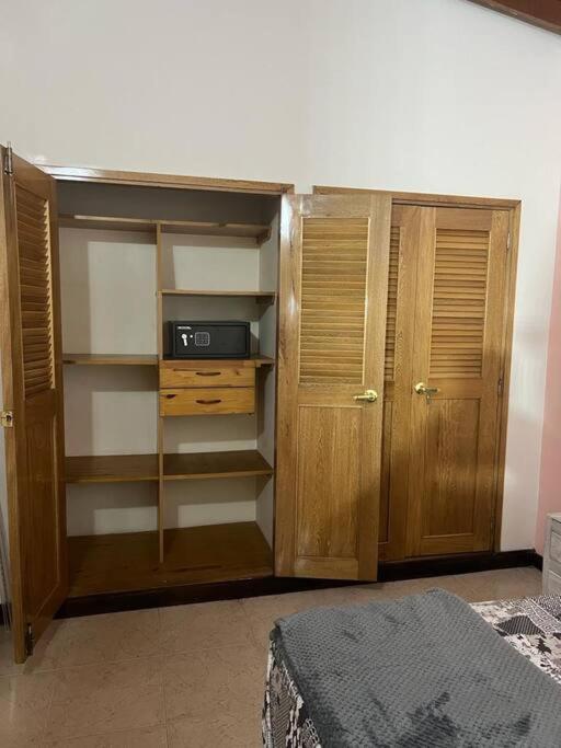 Excellent House (Laureles) Jacuzzi and 6 Rooms