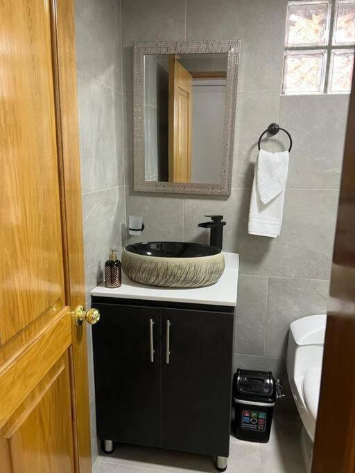 Excellent House (Laureles) Jacuzzi and 6 Rooms
