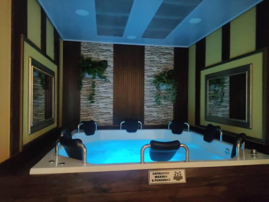Excellent House (Laureles) Jacuzzi and 6 Rooms