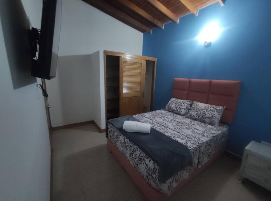 Excellent House (Laureles) Jacuzzi and 6 Rooms