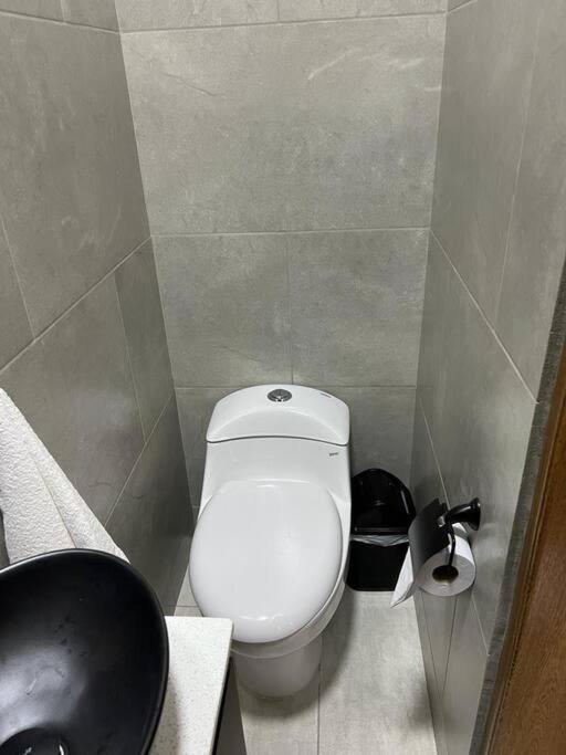 Excellent House (Laureles) Jacuzzi and 6 Rooms