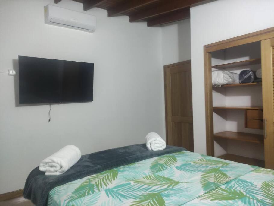 Excellent House (Laureles) Jacuzzi and 6 Rooms