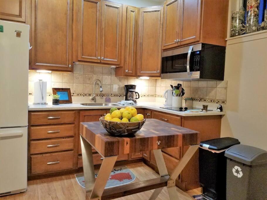 Oceanfront Apartment w/ water access - Property Image 9