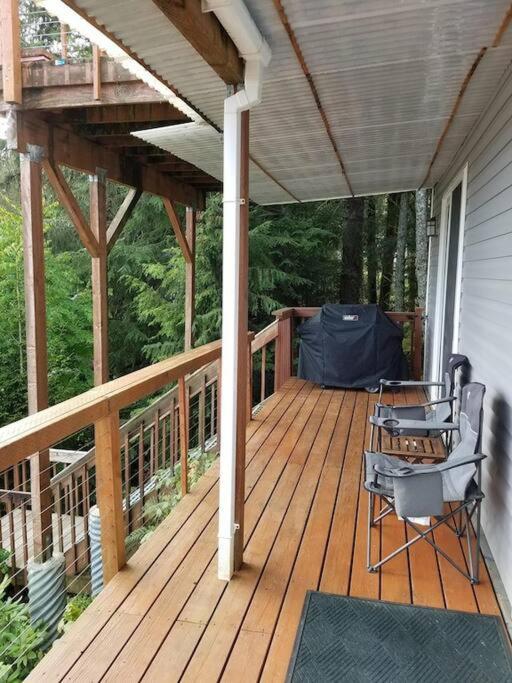 Oceanfront Apartment w/ water access - Property Image 2