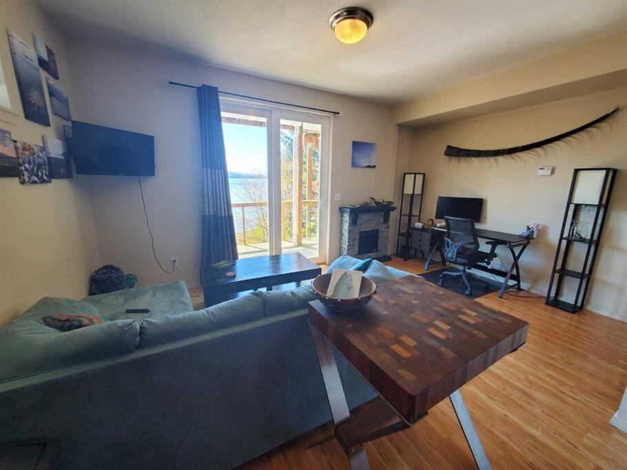 Oceanfront Apartment w/ water access - Property Image 16