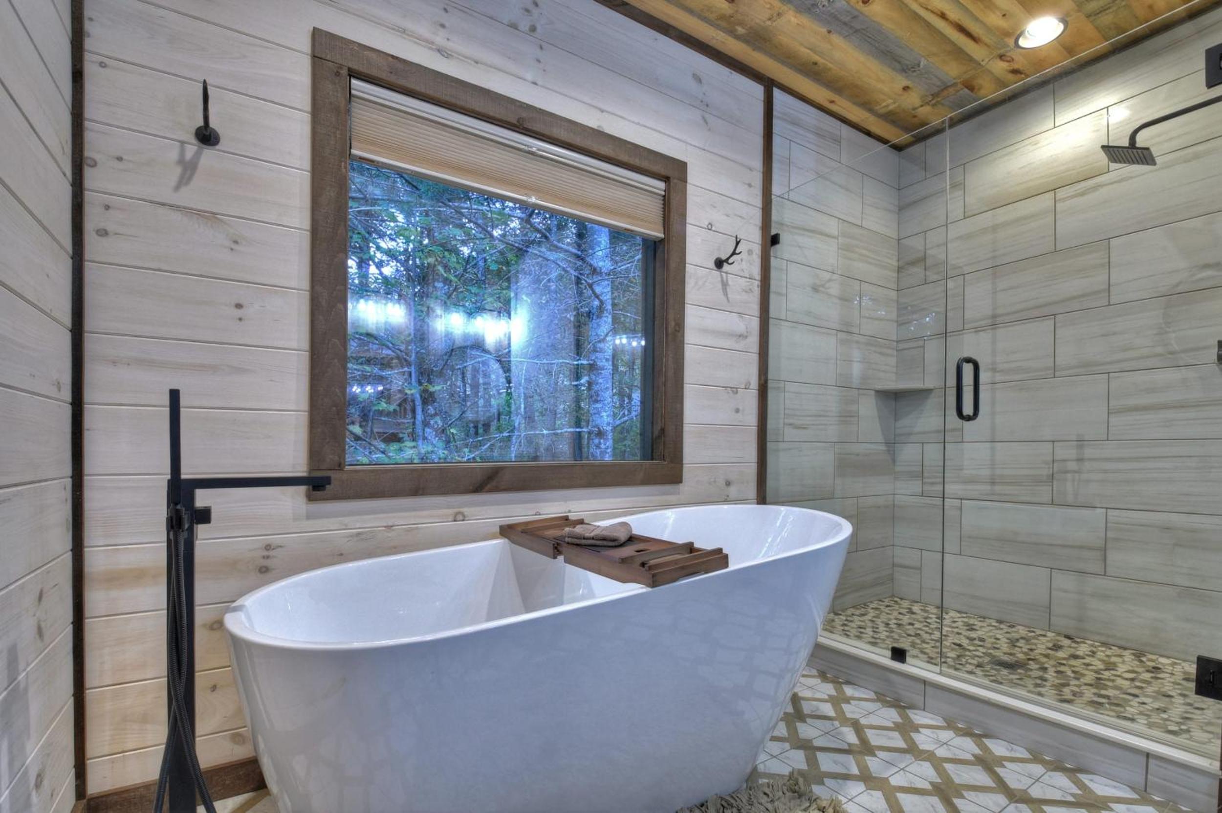 Hunter's Treehouse w 5 Star BR Mtn View & Hot Tub view 5
