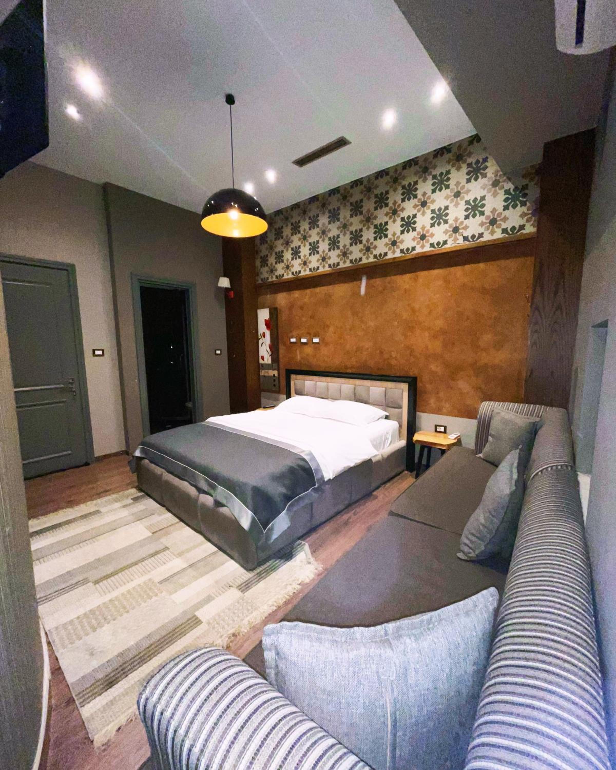 Guest House People