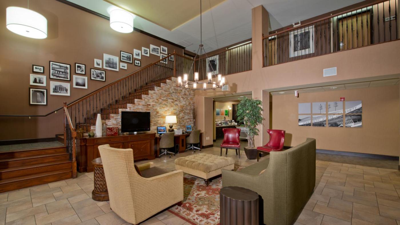 Columbus Vacations - Russell Inn and Suites - Property Image 2