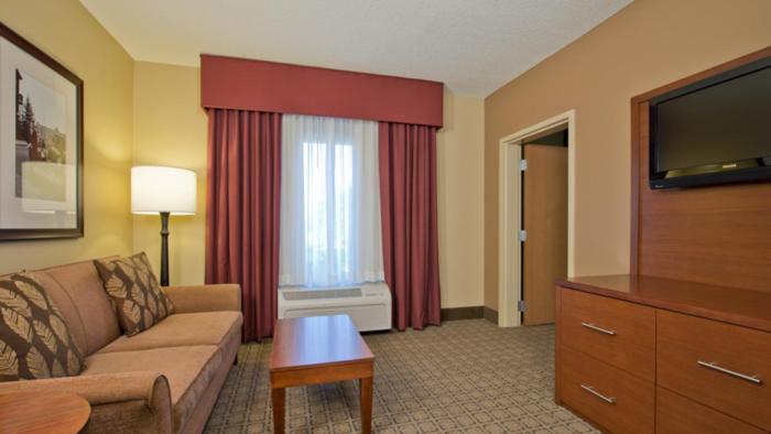 Russell Inn and Suites - Property Image 10