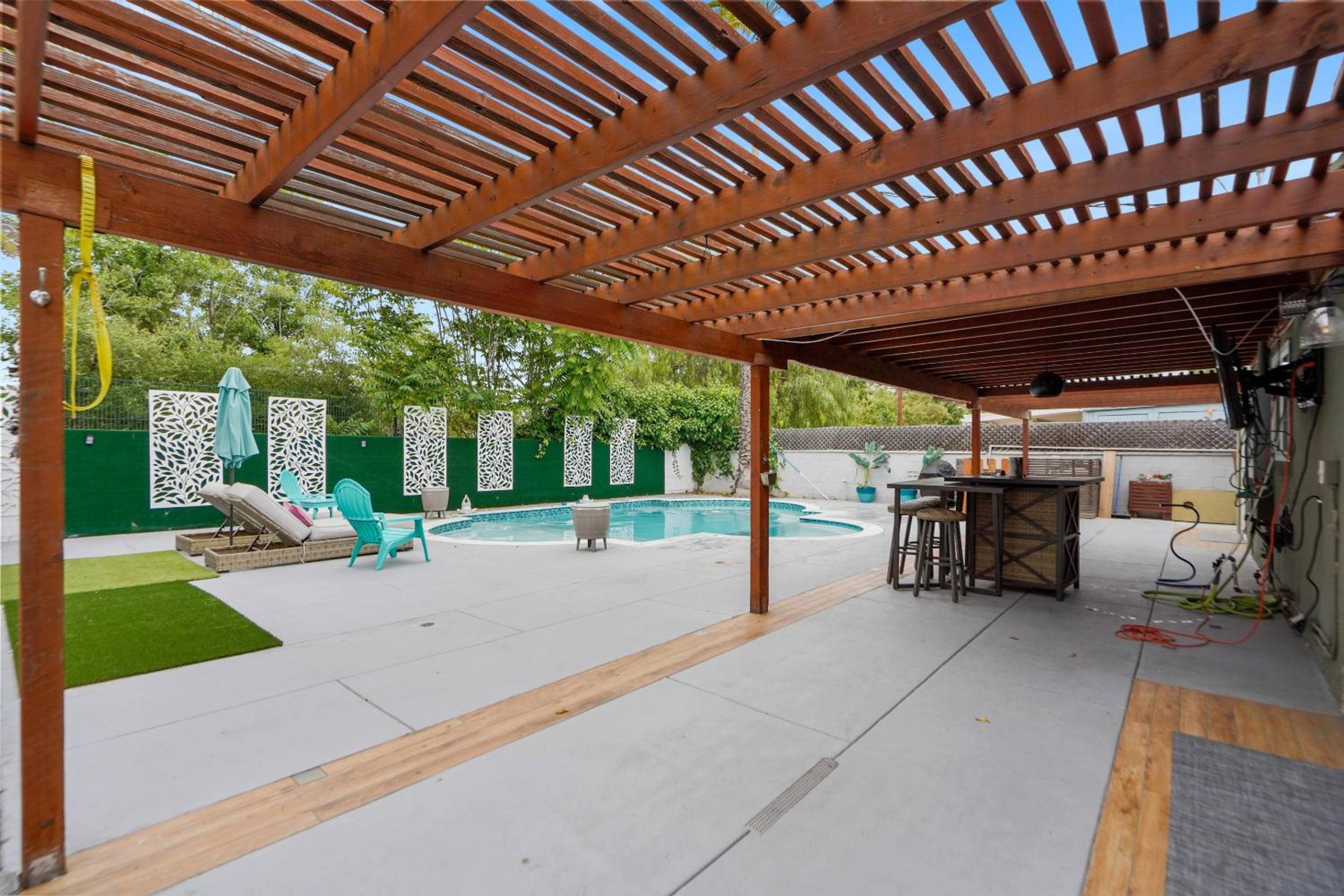 Valley Glen Getaway