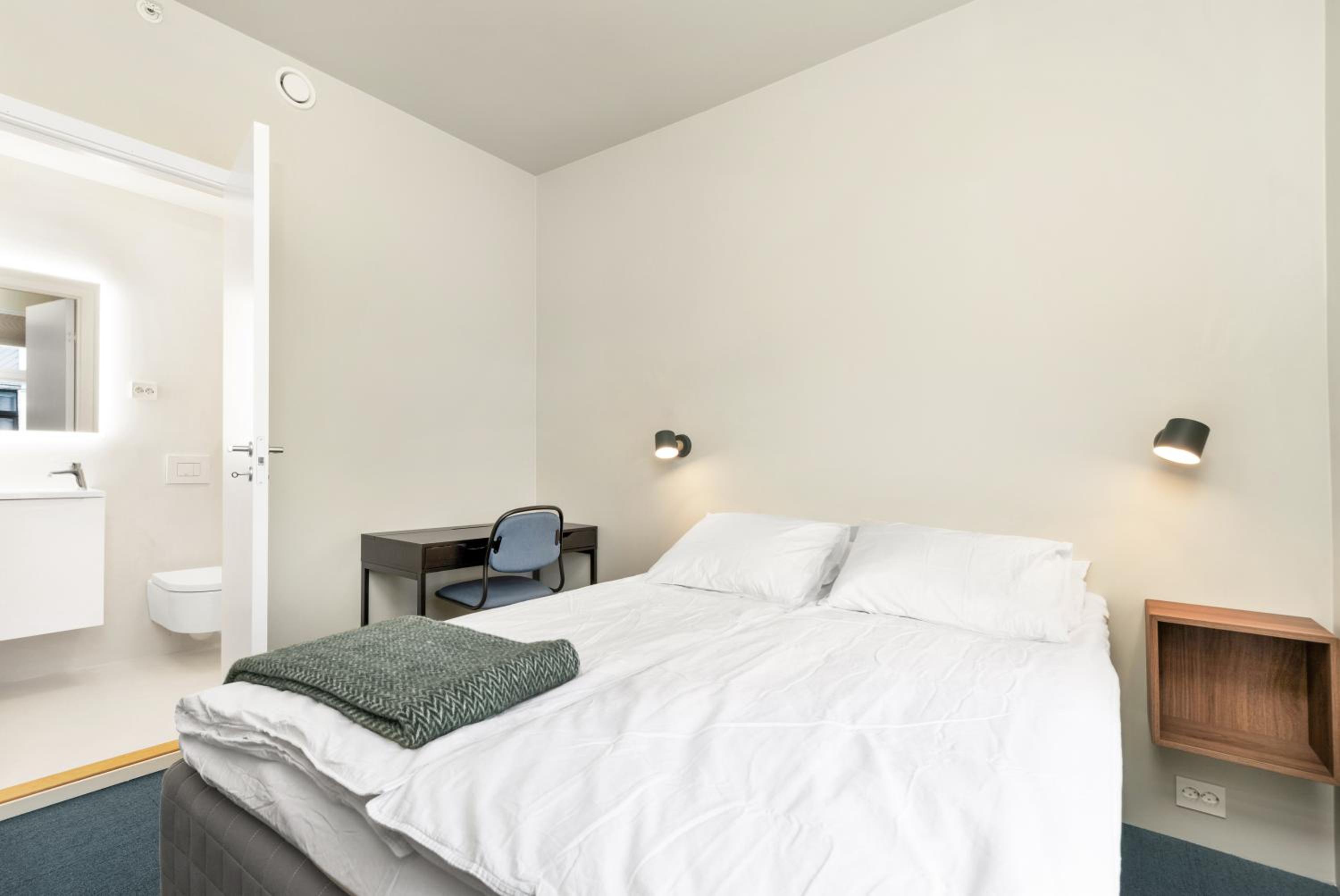 Central Guest House - Bedroom with private Bathroom