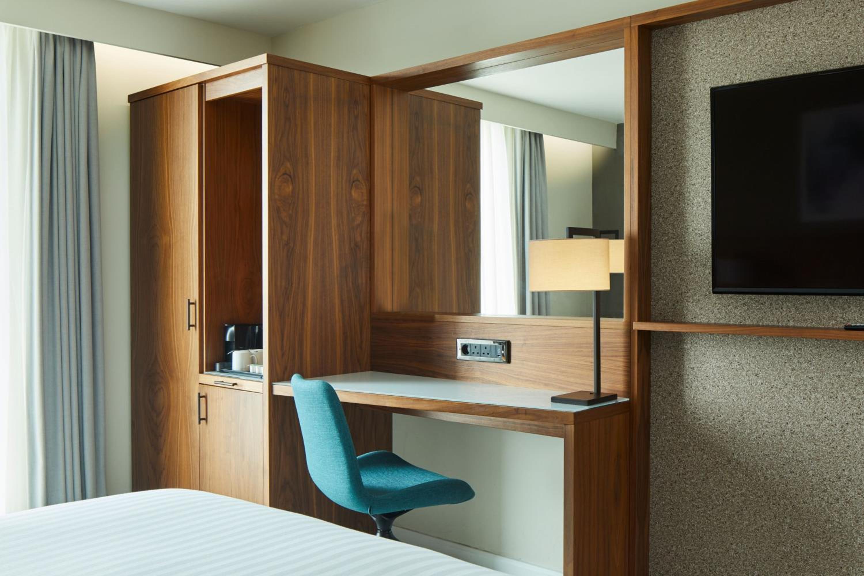 Horley Vacations - Courtyard by Marriott London Gatwick Airport - Property Image 6
