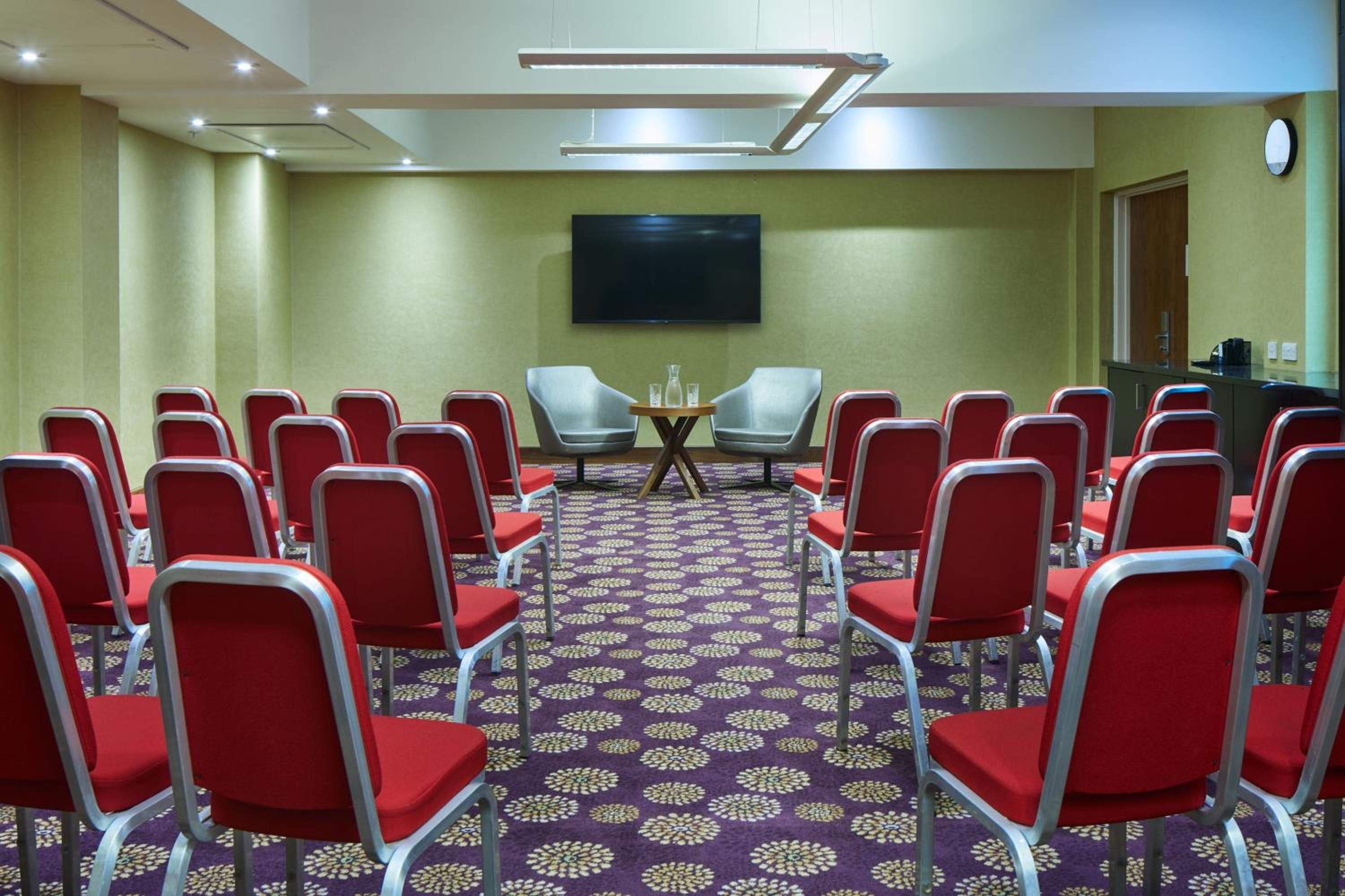 Horley Vacations - Courtyard by Marriott London Gatwick Airport - Property Image 12