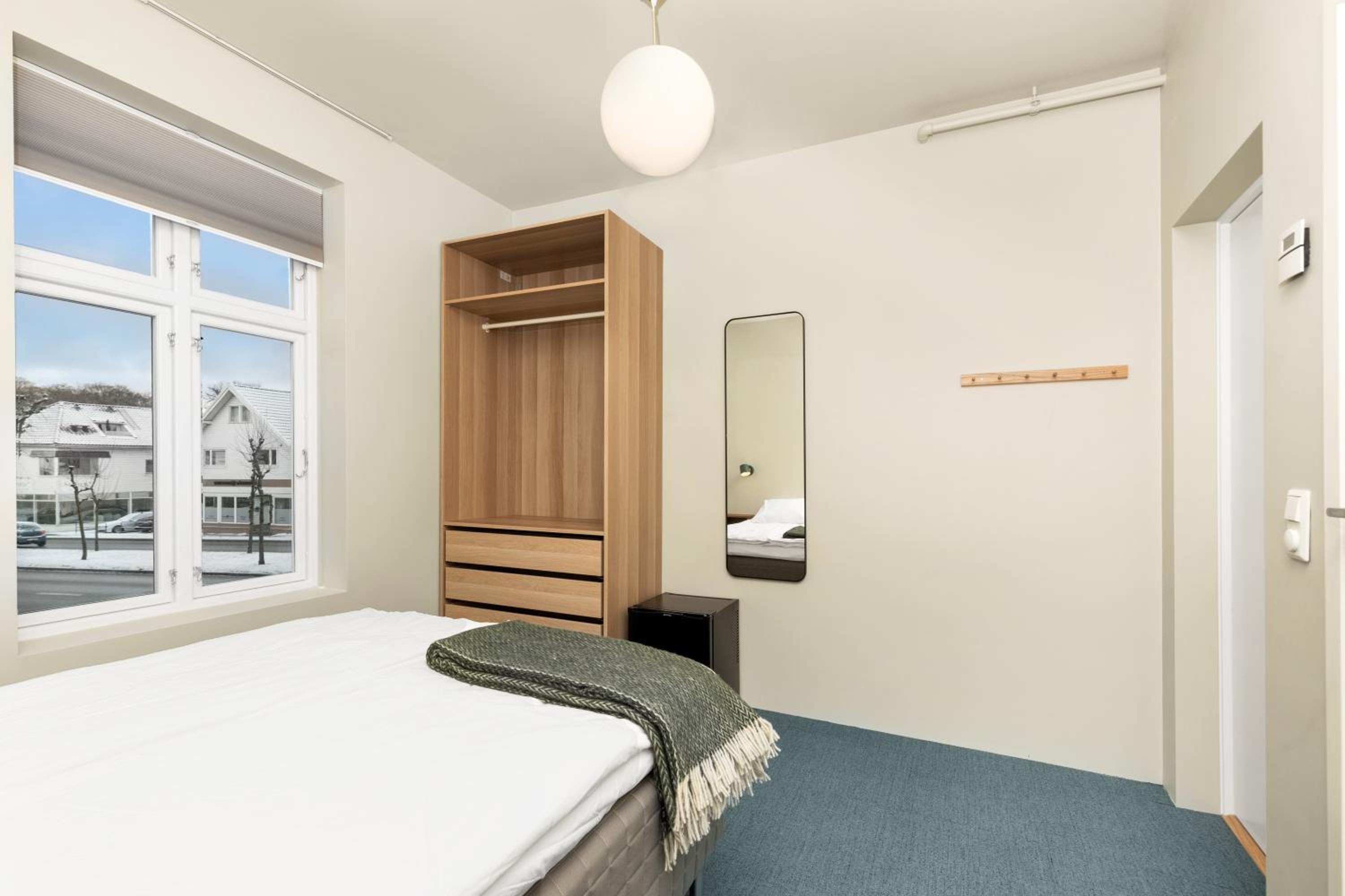 Central Guest House - Bedroom with private Bathroom