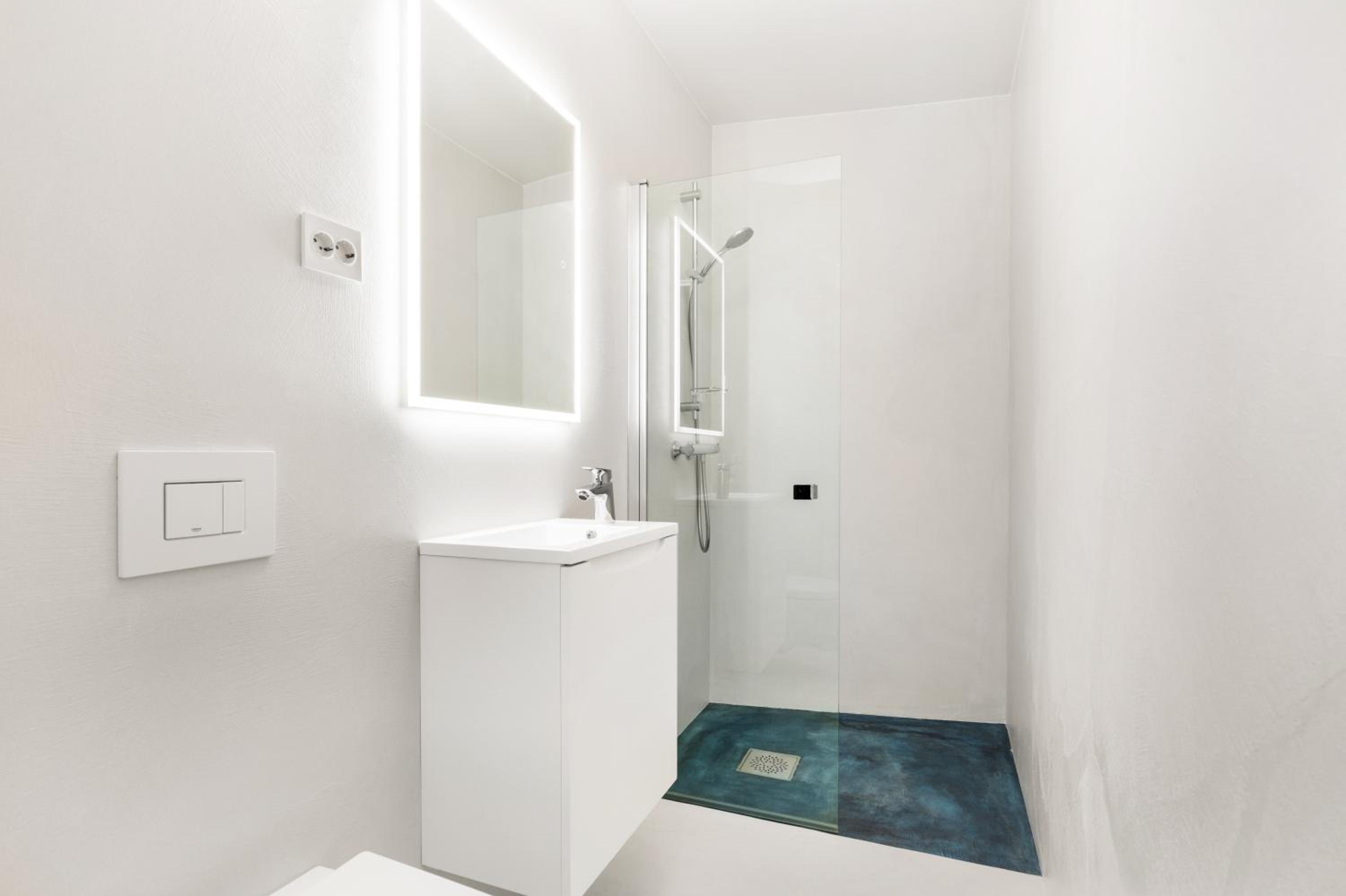 Central Guest House - Bedroom with private Bathroom