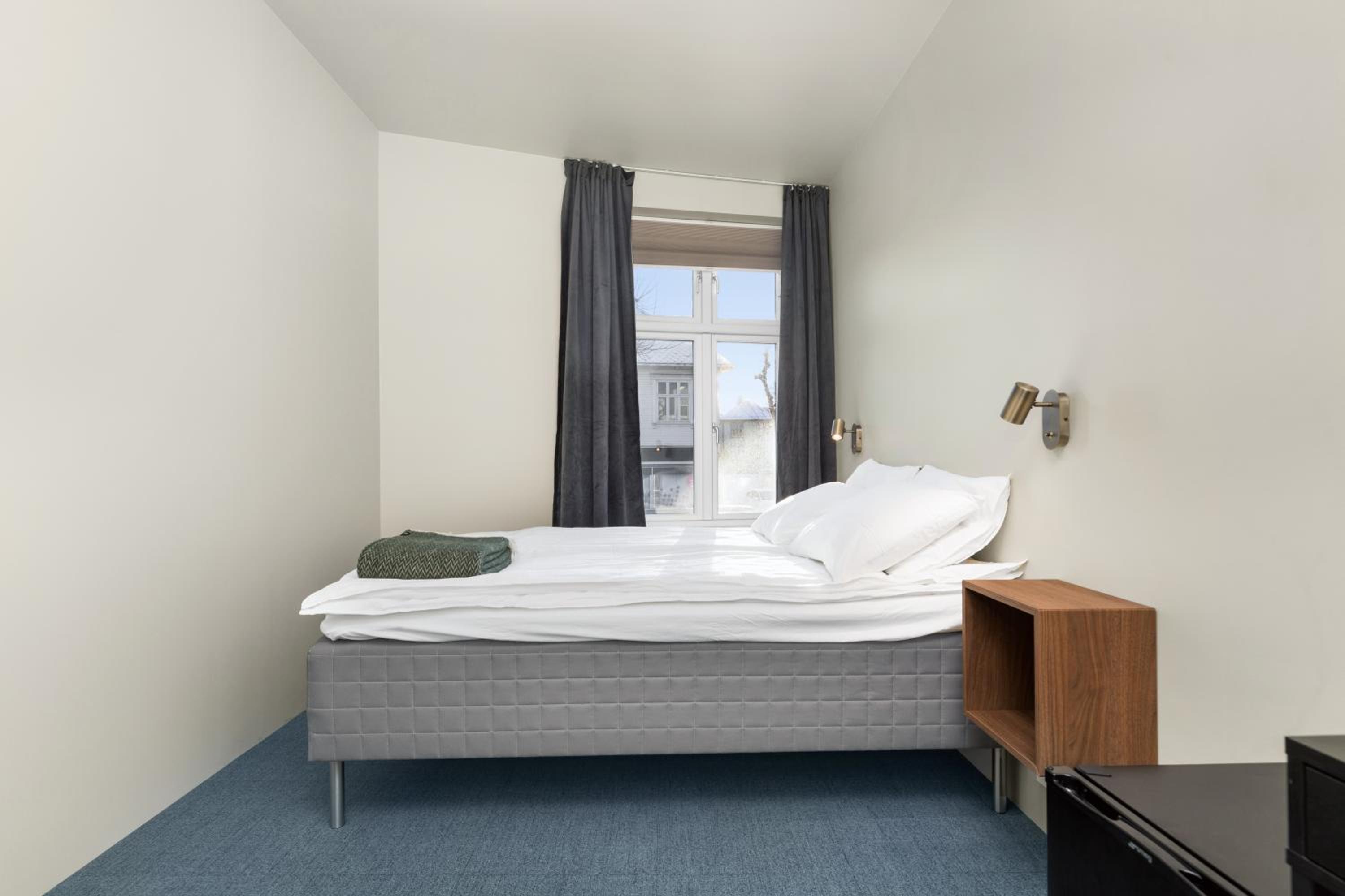 Central Guest House - Bedroom with private Bathroom