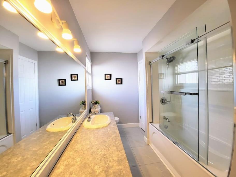 Cozy Home Close to Attractions in Niagara Falls