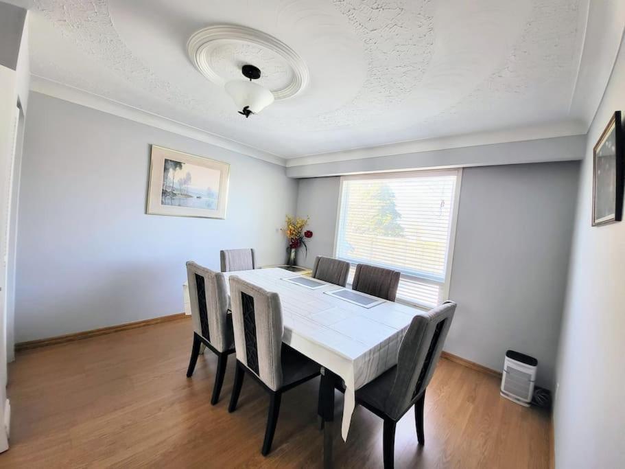 Cozy Home Close to Attractions in Niagara Falls