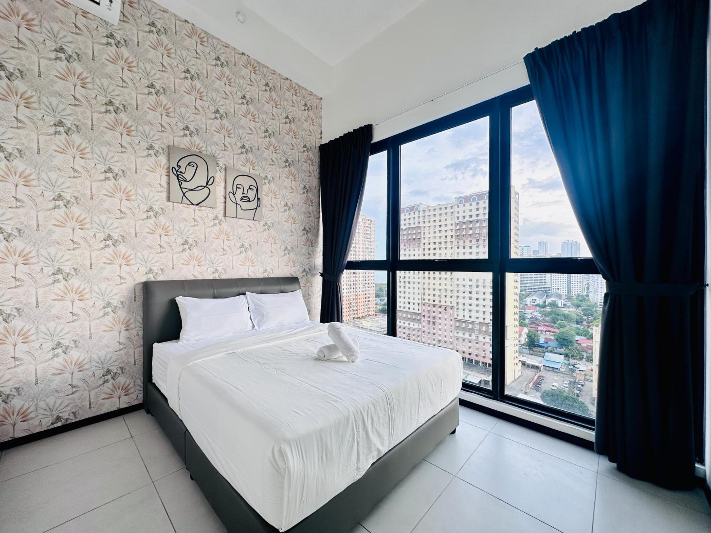 New 2BR or 3BR Homey Getaway stay 7 to 10 pax at Urban Suites, Georgetown by URBAN STAYCATION LOD COSY photo 6