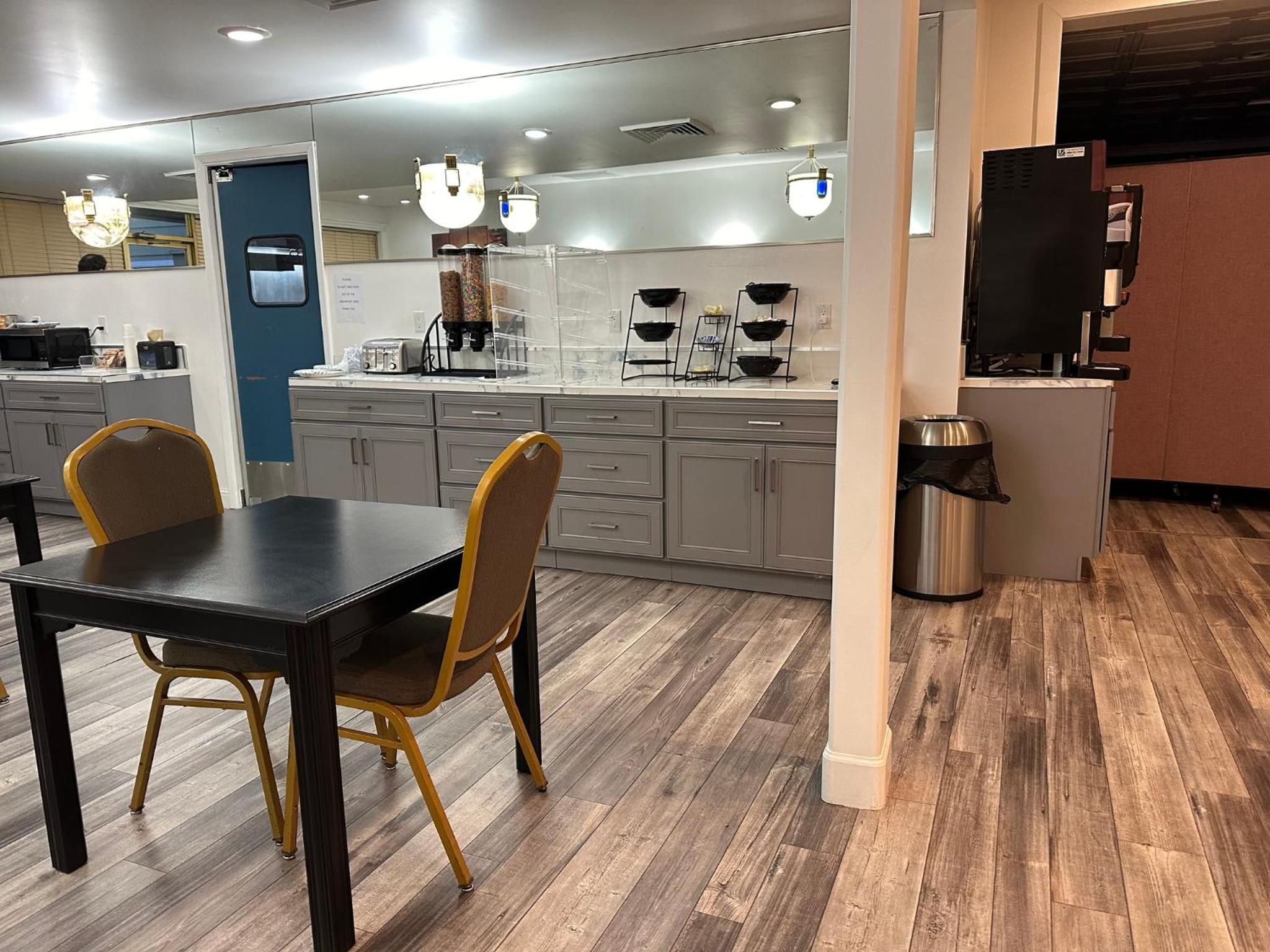 Yuba City Vacations - Red Roof Inn Yuba City - Property Image 2