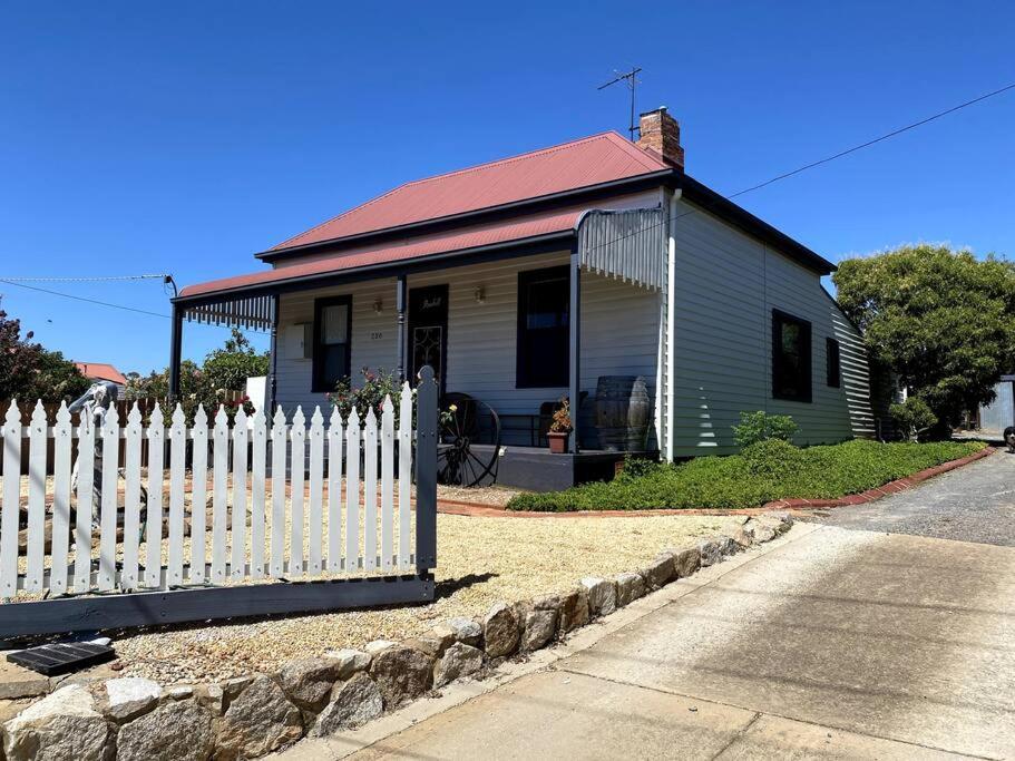 Charming 3 bedroom wine country cottage