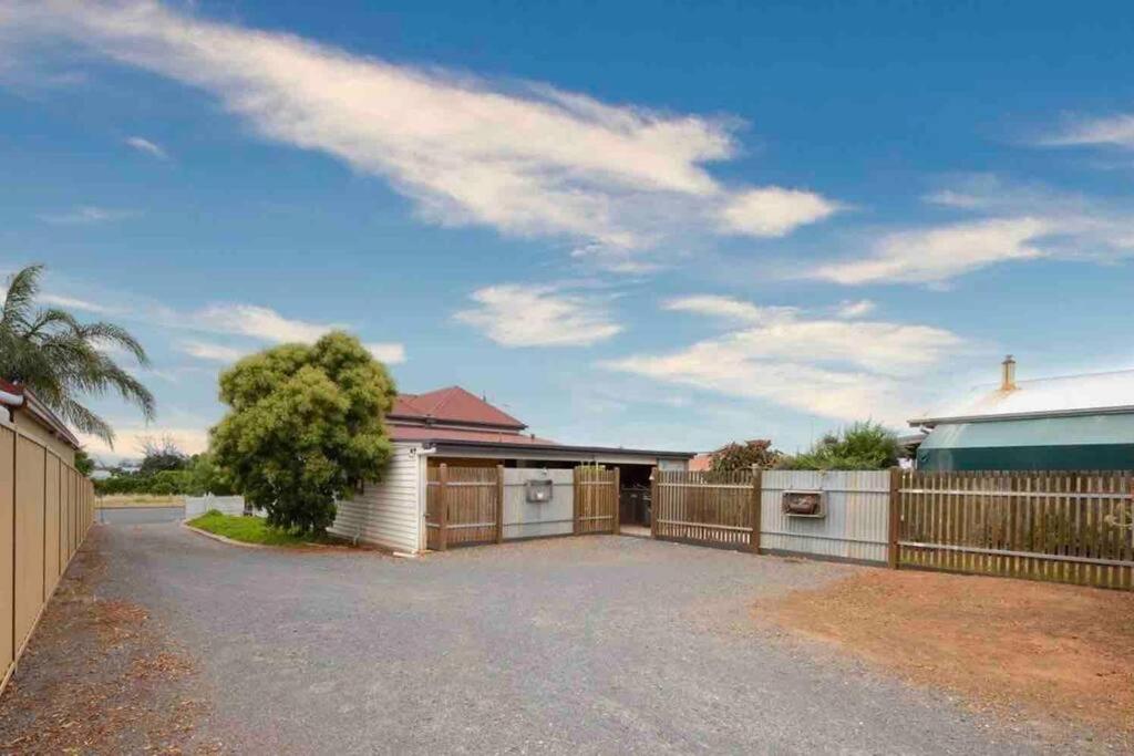 Charming 3 bedroom wine country cottage