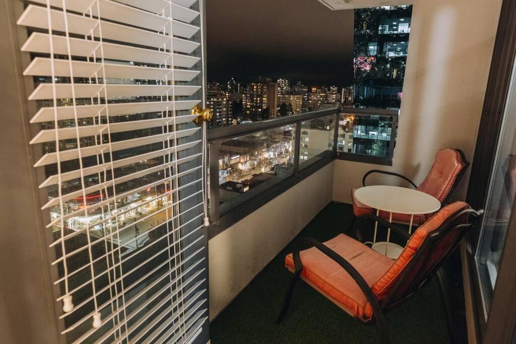 Modern Condo in the Heart of DT Overlooking City