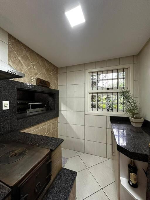 apartamento em bairro nobre suíte com ar condicionado e banheira com hidromassagem