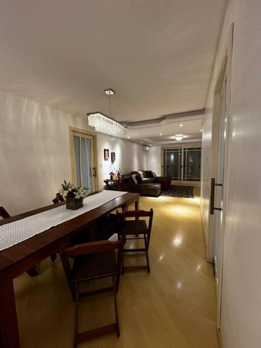 apartamento em bairro nobre suíte com ar condicionado e banheira com hidromassagem