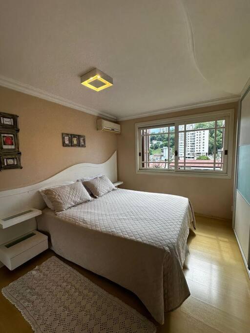 apartamento em bairro nobre suíte com ar condicionado e banheira com hidromassagem