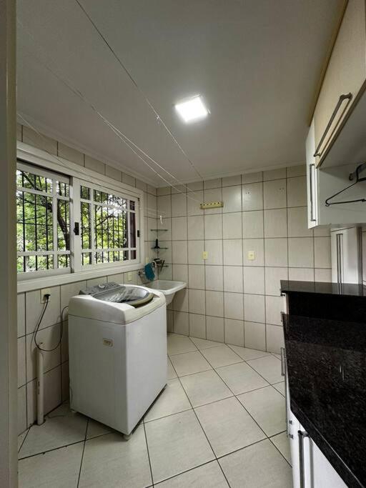apartamento em bairro nobre suíte com ar condicionado e banheira com hidromassagem