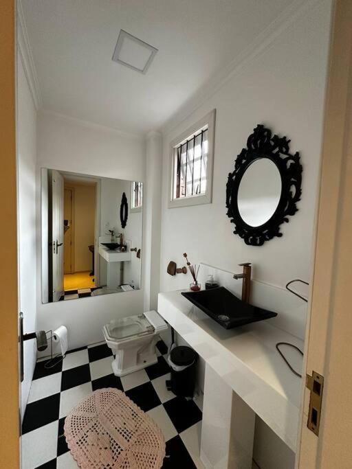 apartamento em bairro nobre suíte com ar condicionado e banheira com hidromassagem