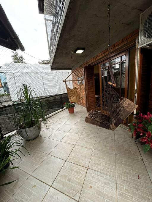 apartamento em bairro nobre suíte com ar condicionado e banheira com hidromassagem