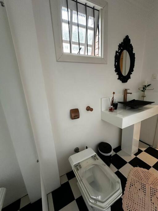 apartamento em bairro nobre suíte com ar condicionado e banheira com hidromassagem