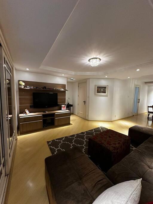 apartamento em bairro nobre suíte com ar condicionado e banheira com hidromassagem