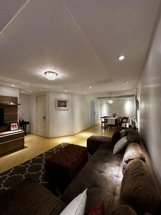 apartamento em bairro nobre suíte com ar condicionado e banheira com hidromassagem