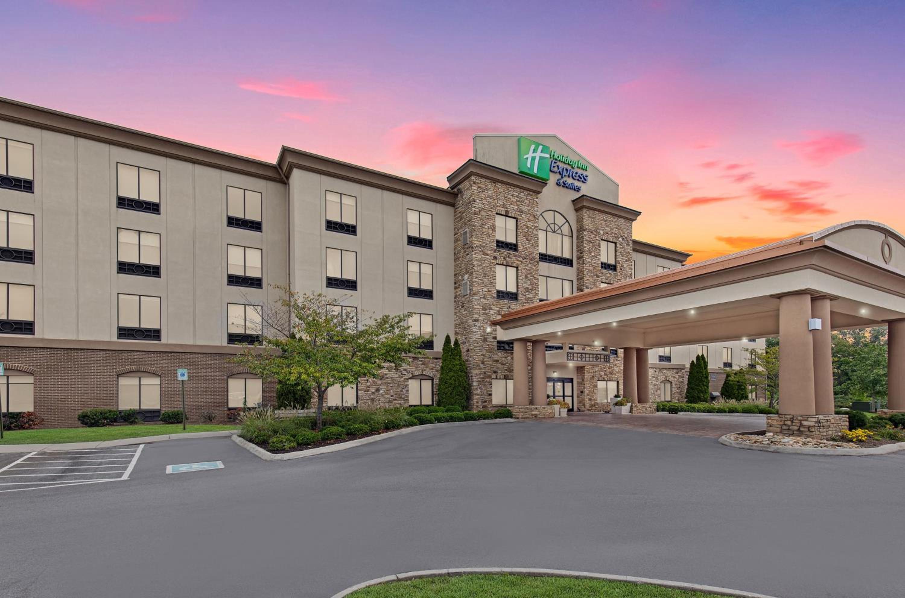 Hotel Holiday Inn Express & Suites Cleveland Northwest By Ihg