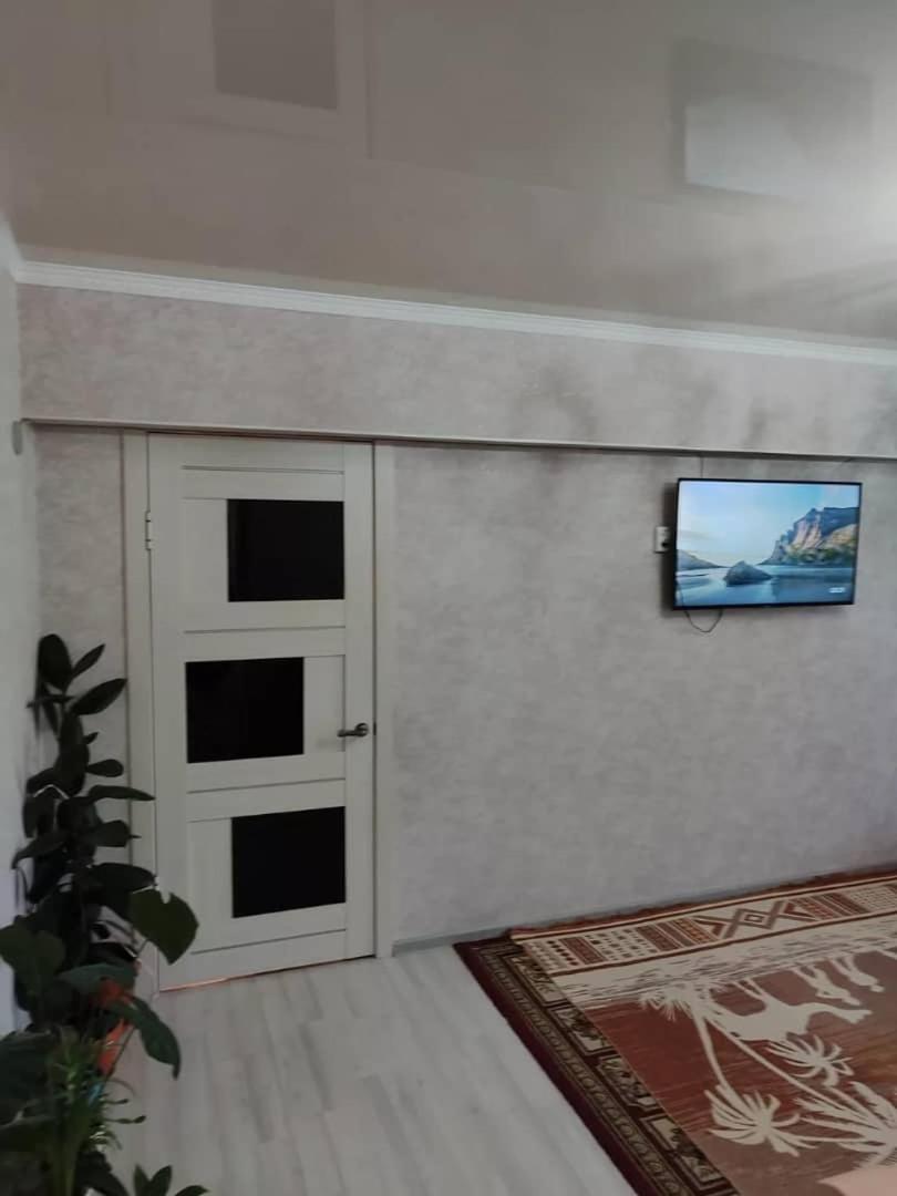 Erkina's - Beautiful Condo in downtown view 3