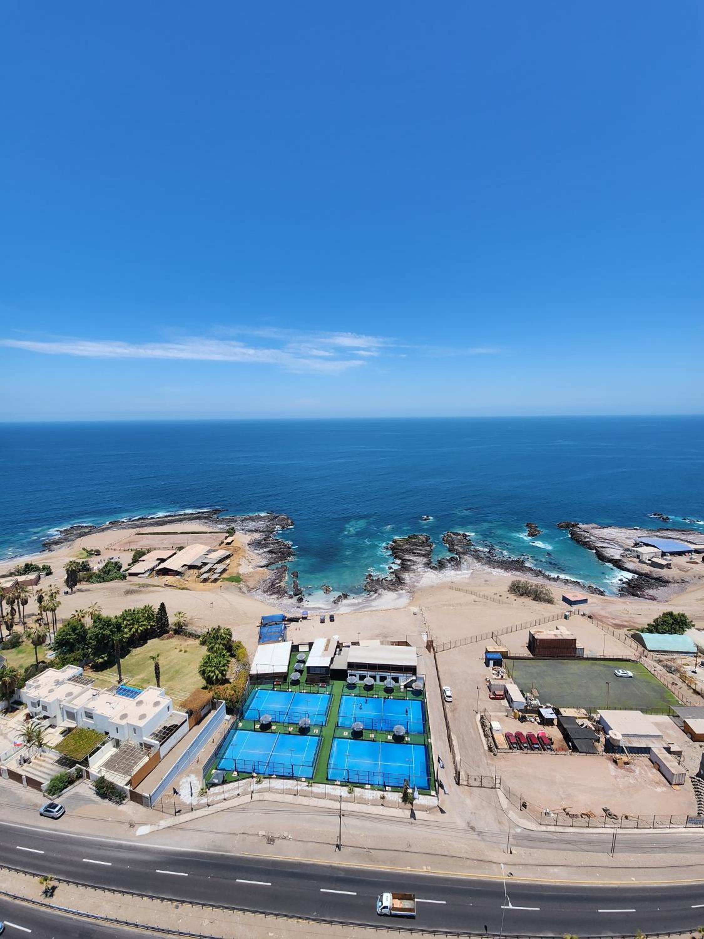 Playa Huayquique, primera linea