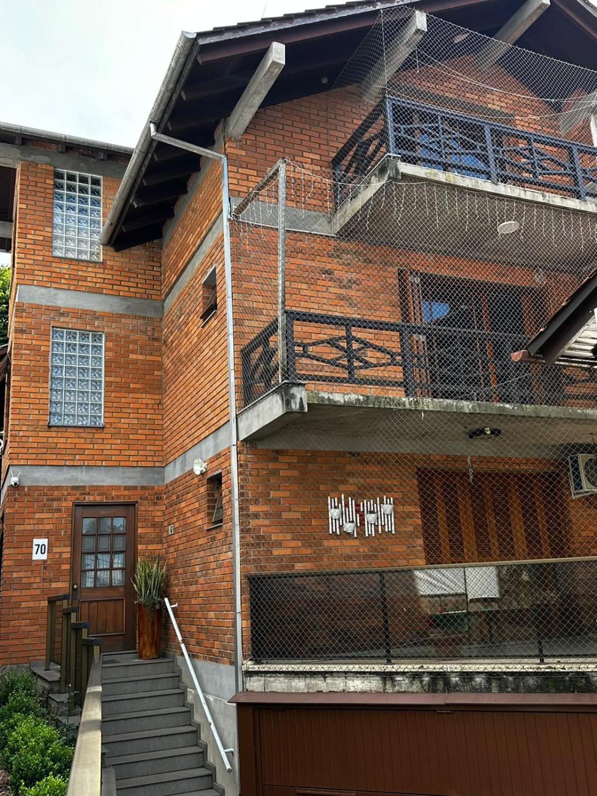 apartamento em bairro nobre suíte com ar condicionado e banheira com hidromassagem