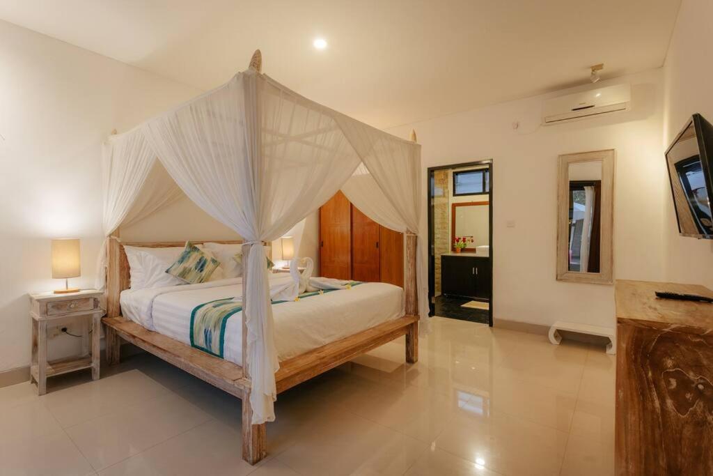 Villa Sri, Seminyak - 3 Bedroom Stylish Pool Villa! view 4