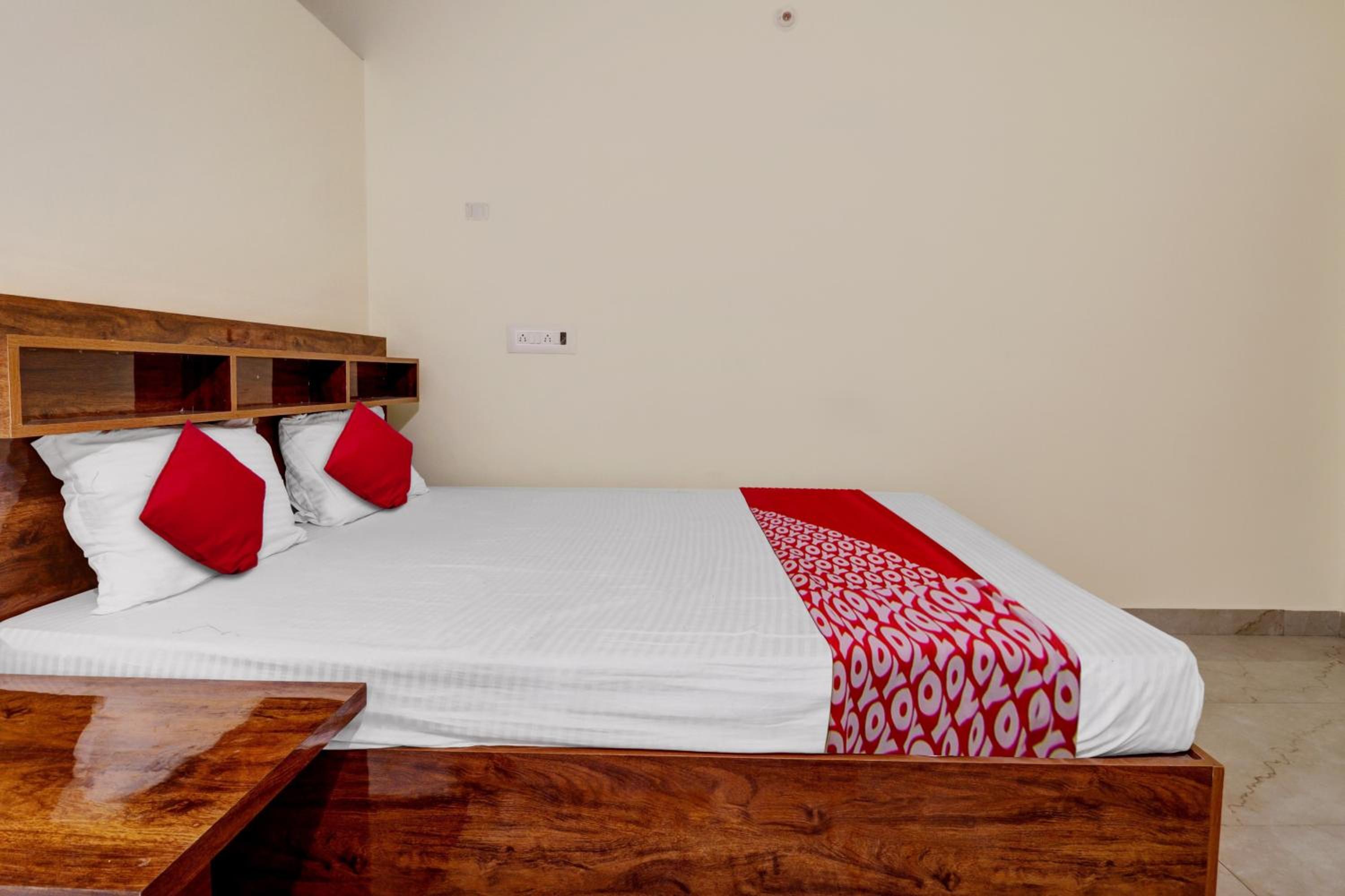 Hotel O PREETHI BOARDING & LODGING
