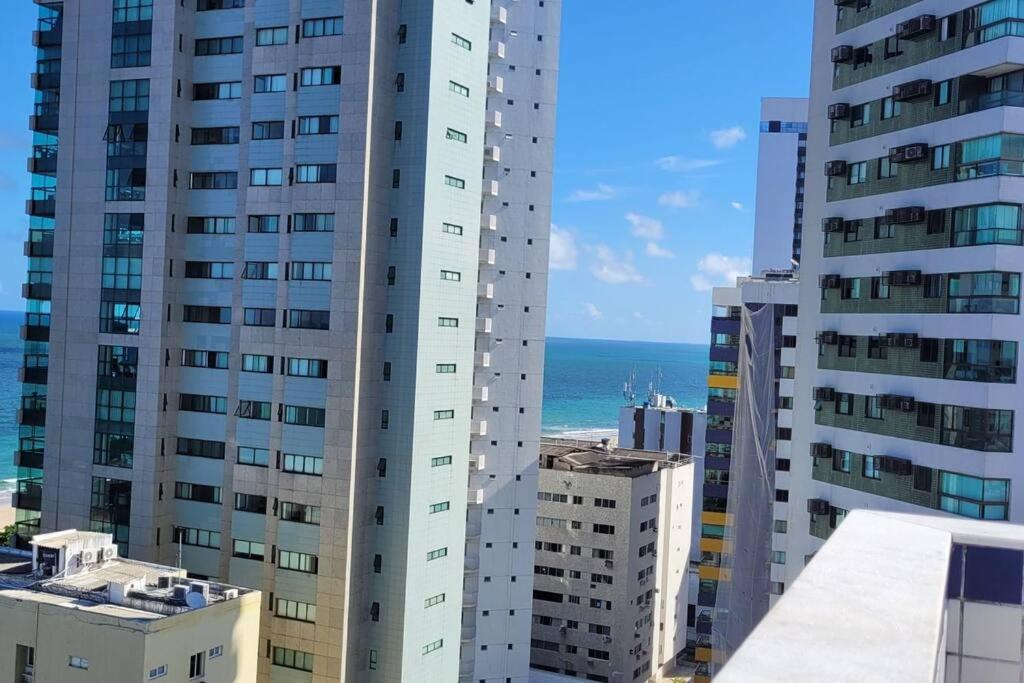 Apartamento a 130 metros da Praia, e Piscina na Cobertura do Prédio