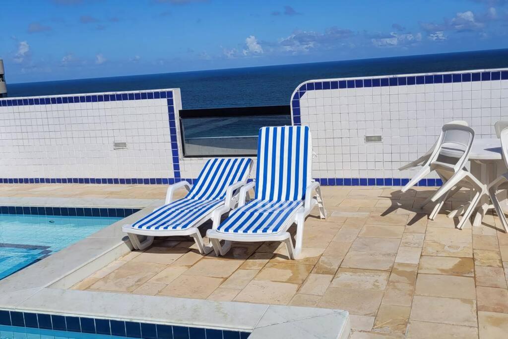 Apartamento a 130 metros da Praia, e Piscina na Cobertura do Prédio
