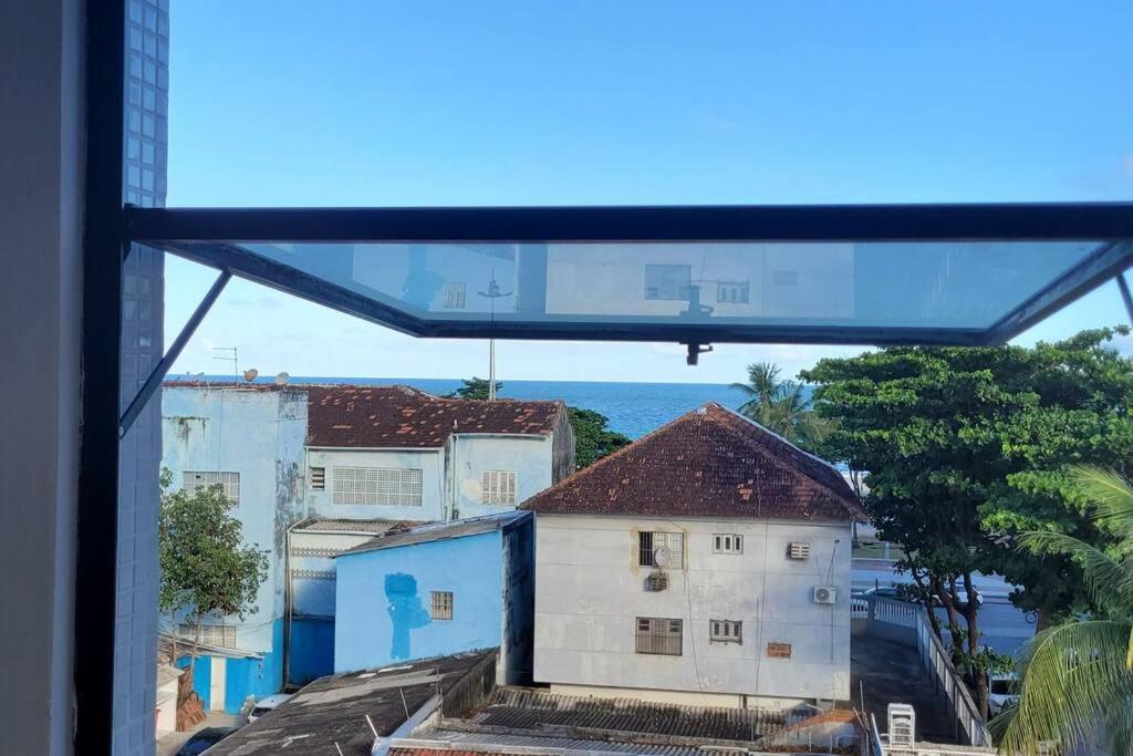 Apartamento a 130 metros da Praia, e Piscina na Cobertura do Prédio